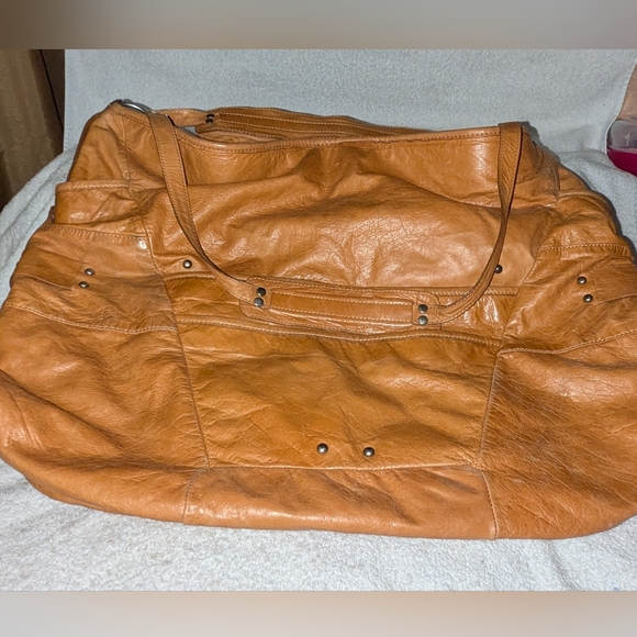 Tre Vero large travel crossbody bag. - Picture 7 of 14